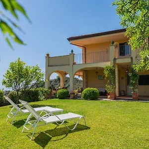 https://sea-view-villa-taormina.taorminaitalyhotels.com